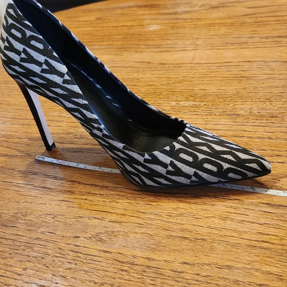 NEW DKNY Embossed Stiletto 4" Heel - Picture 7 of 8
